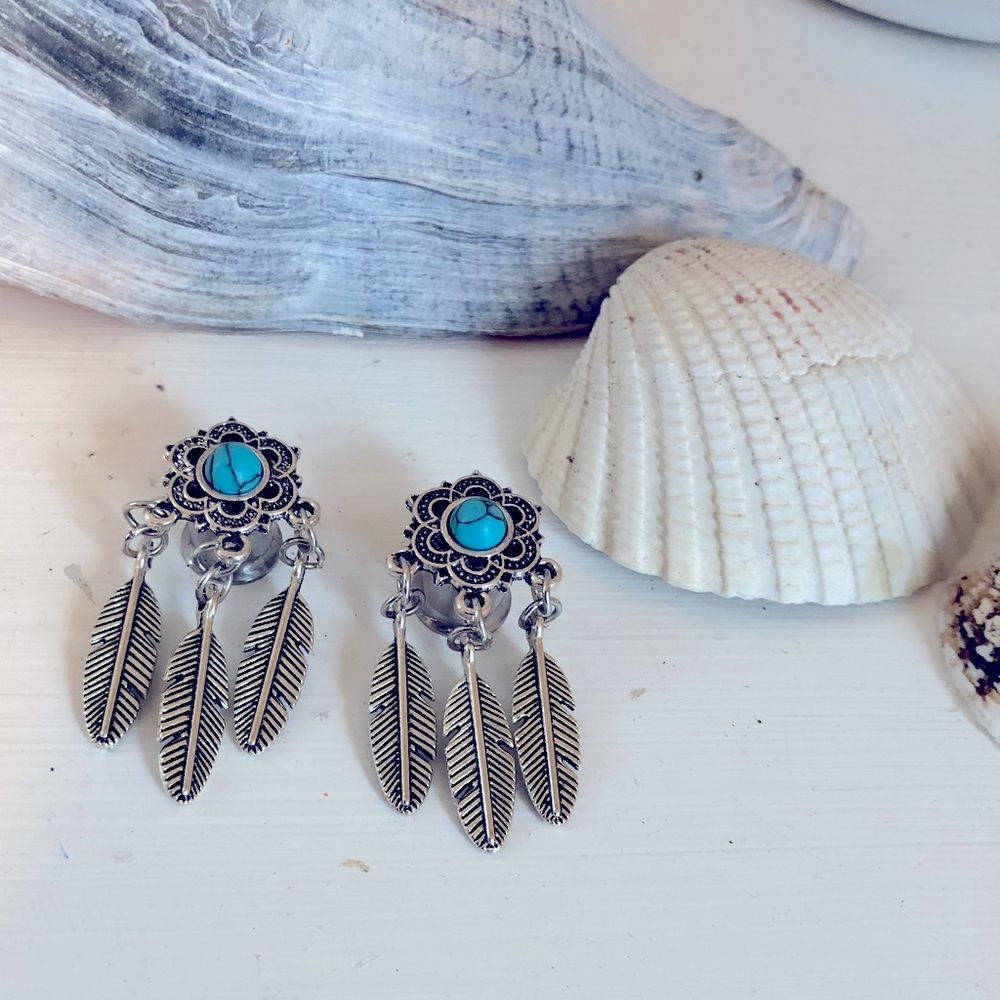 Beautiful turquoise gauges